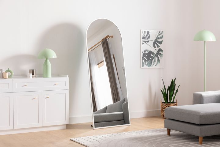 Marsah Ovaler Standspiegel aus Metall, 180x70 cm, Weiß