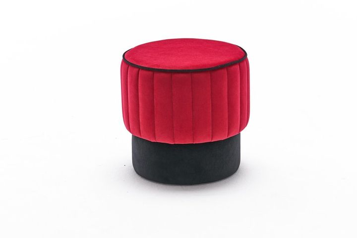Rose Poef, Rood