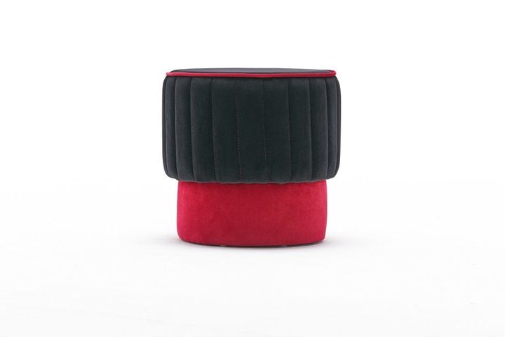 Rose Poef, Zwart