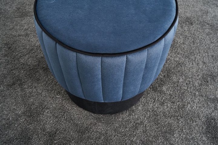 Rose Poef, Blauw