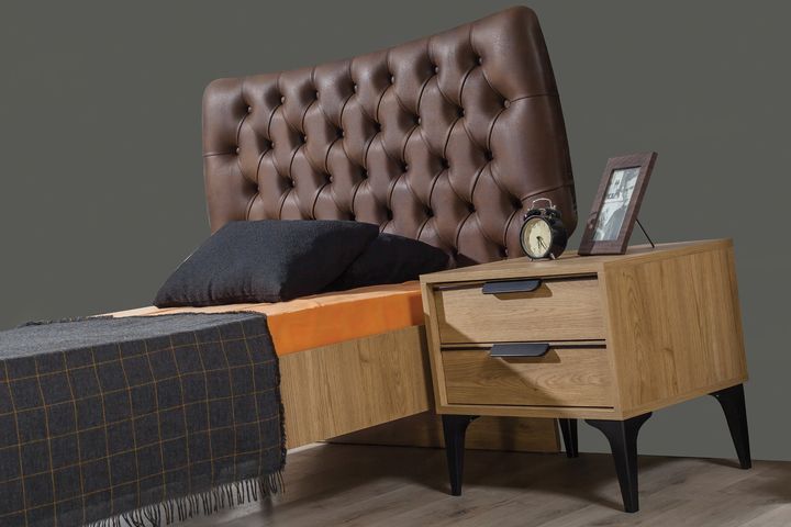 Kolosseum Nachtkastje, Walnoot