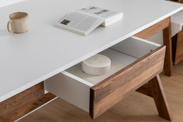 Tres Bureau, Walnoot