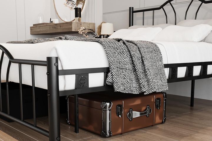 Bella Metalen Bedframe, 140x190 cm, Zwart