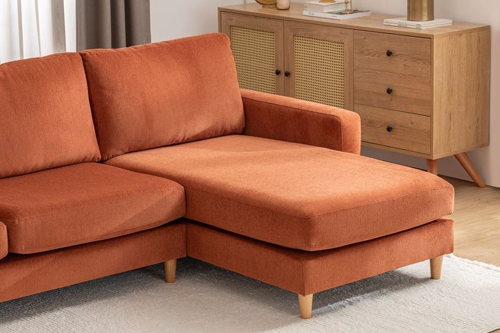 Merlin Mini Hoekbank, Natuurlijke Poten, Dunne Armleuning, Fluwelen , Steenrood