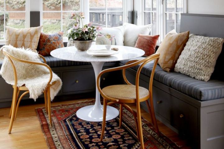 Tulip Tafel met Witte Poot