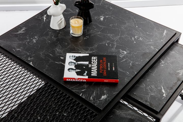 Valencia Salontafelset, Zwart