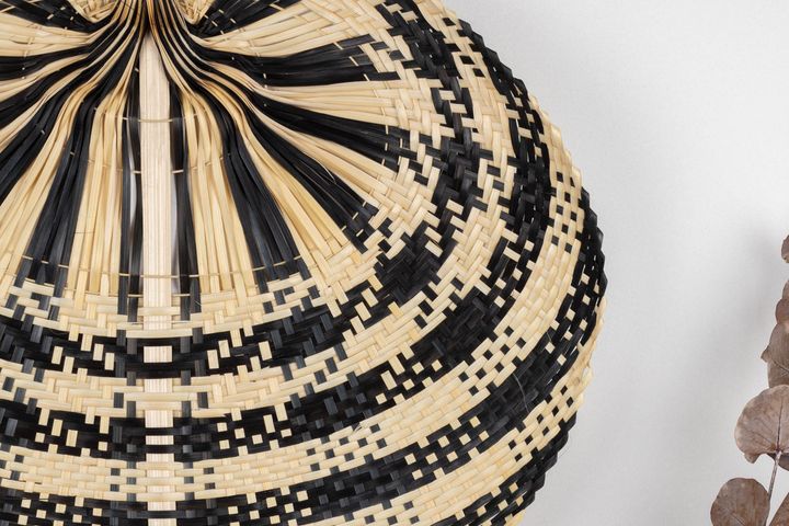 Rieten ventilator wandornament, zwart, groot
