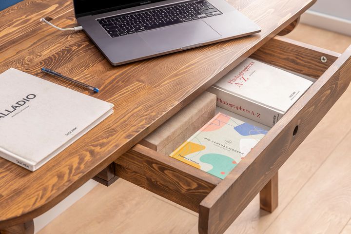 Moon Bureau, Walnoot