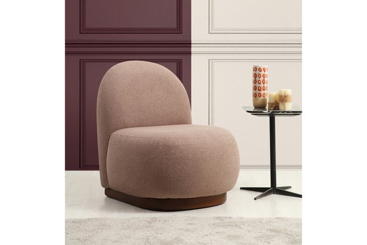 Tina Fauteuil, Bruin