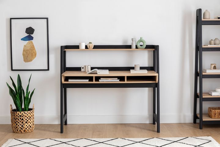 Noma Neu Bureau, Zwart
