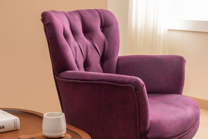 Armens Sessel mit Braunen Beinen, Pflaume