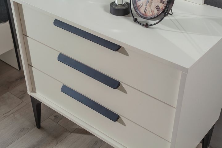 Kolosseum Ladekast, Wit