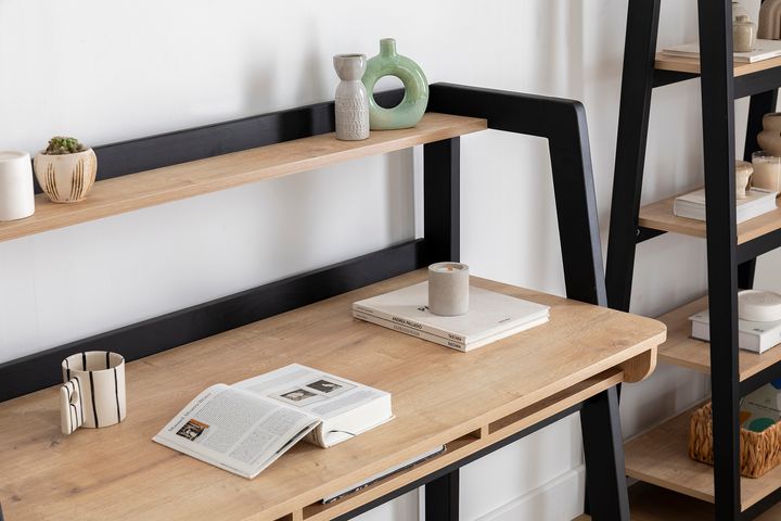 Noma Neu Bureau, Zwart