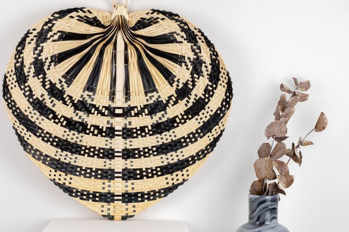 Rieten ventilator wandornament, zwart, groot