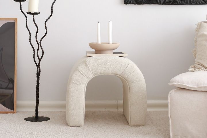 Junia Nu Poef, Creme