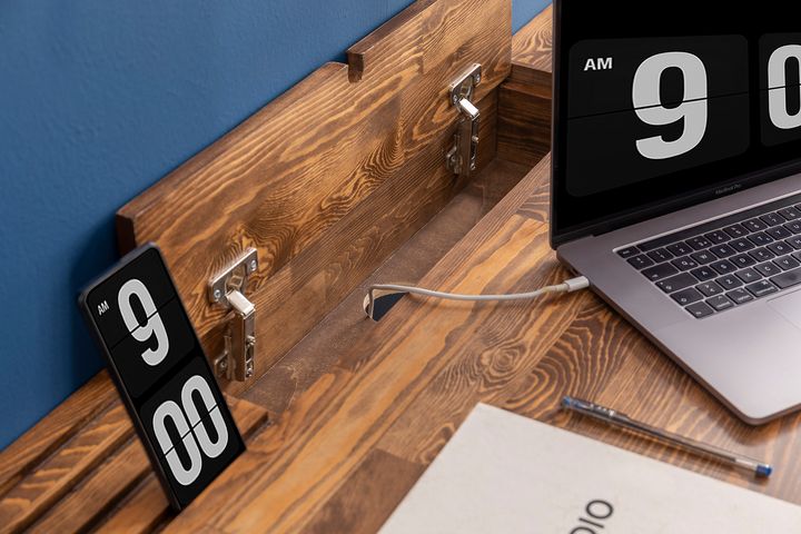 Moon Bureau, Walnoot