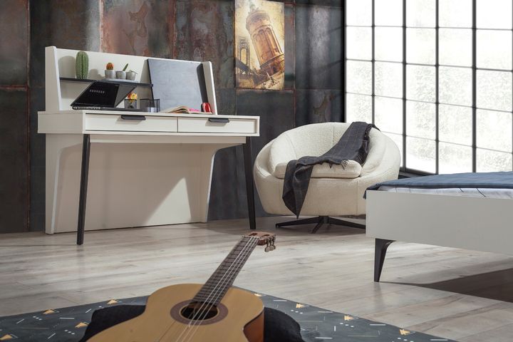 Colosseum Bureau, Wit