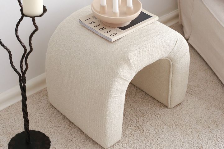 Junia Nu Poef, Creme