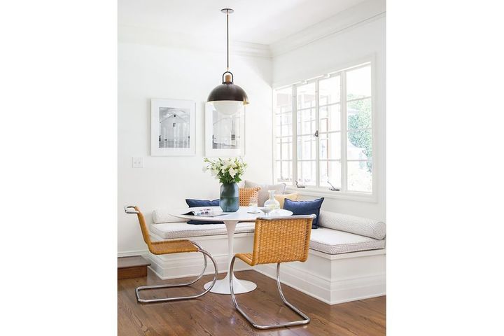 Tulip Tafel met Witte Poot