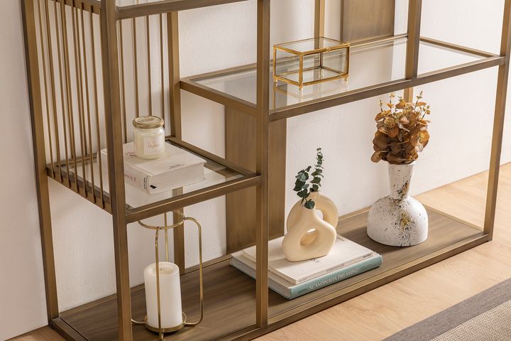 Sinta Boekenkast, Messing