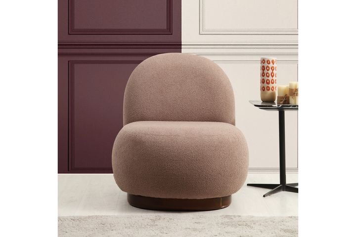 Tina Fauteuil, Bruin