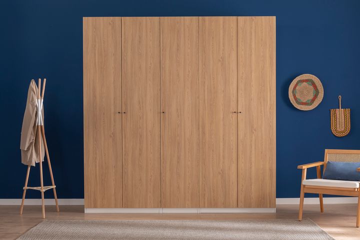 Luna Nox, Kastdeur, Eiken