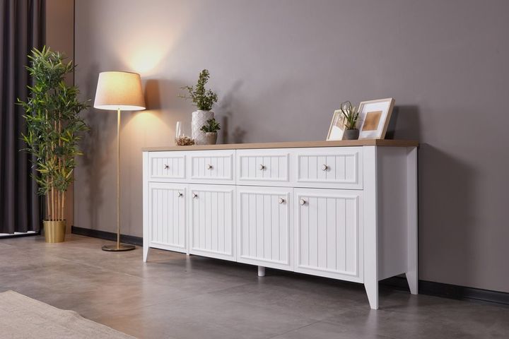 Lora Dressoir