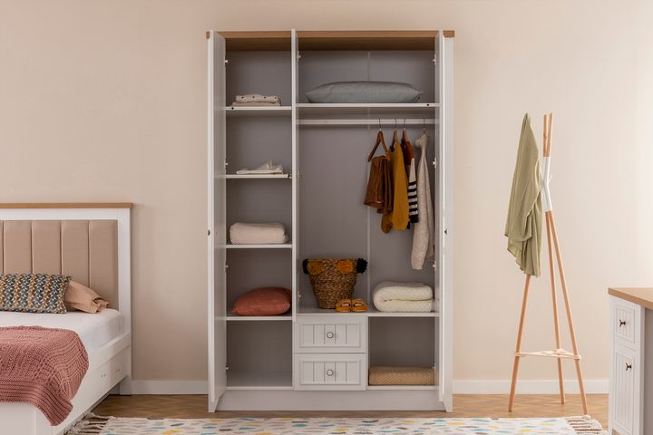 Lora Kledingkast met 3 Deuren