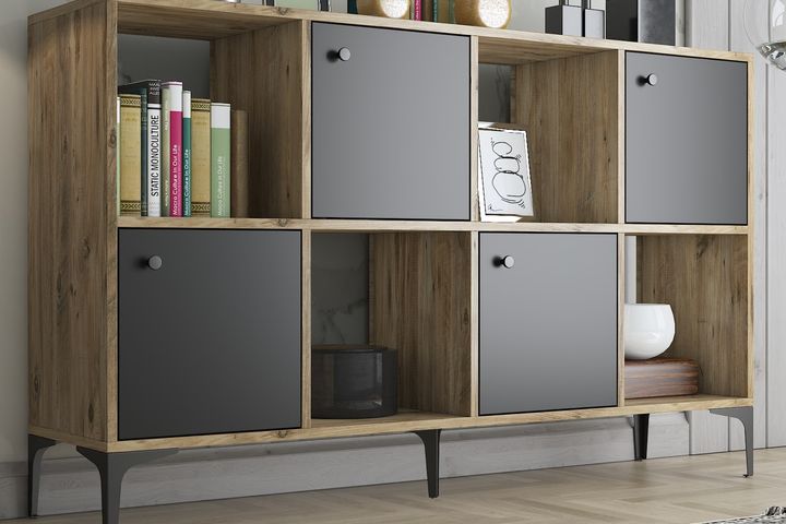 Saturn Multifunctionele Kast met 4 Deuren en Metalen Poten, Pijnboomhout en Zwart
