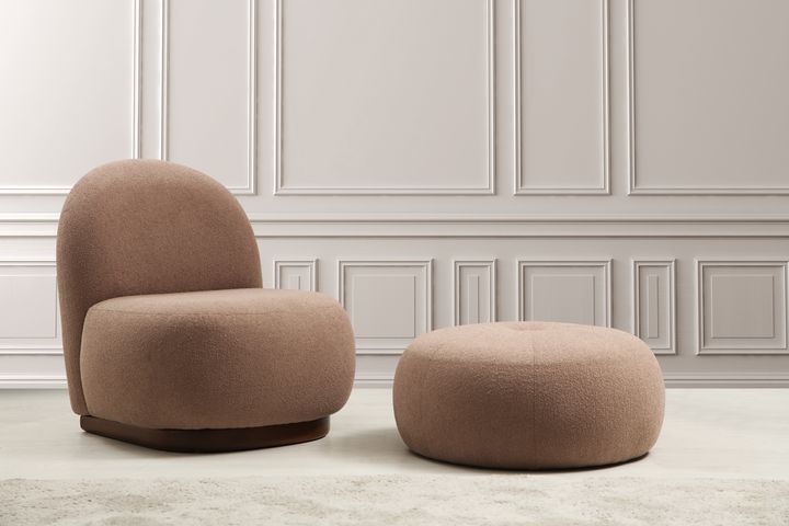 Tina Fauteuil, Bruin