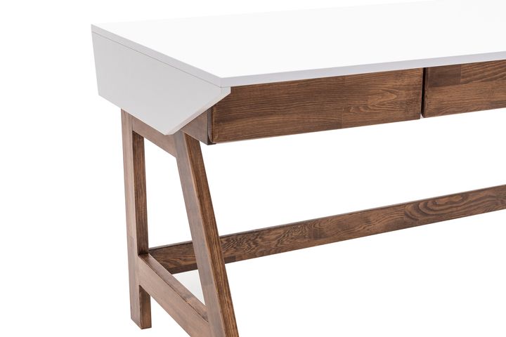 Tres Bureau, Walnoot